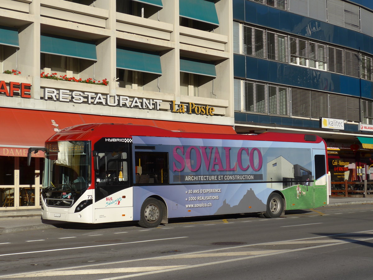 (176'627) - PostAuto Wallis - Nr. 73/VS 211'611 - Volvo (ex Lathion, Sion Nr. 73) am 12. November 2016 beim Bahnhof Sion