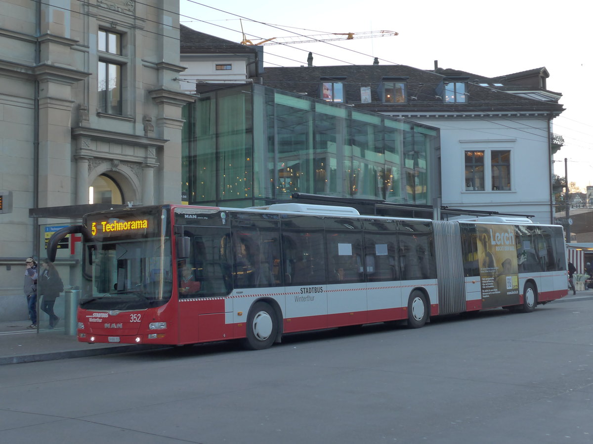 (176'821) - SW Winterthur - Nr. 352/ZH 886'352 - MAN am 28. November 2016 beim Hauptbahnhof Winterthur