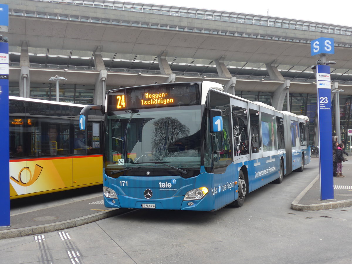 (177'469) - VBL Luzern - Nr. 171/LU 248'364 - Mercedes am 30. Dezember 2016 beim Bahnhof Luzern