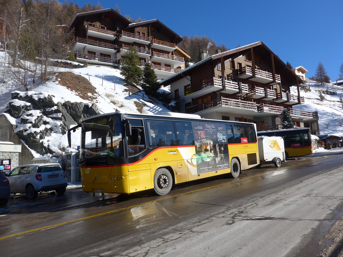 (178'119) - TSAR, Sierre - VS 45'635 - Volvo (ex Epiney, Ayer) am 21. Januar 2017 in St-Luc, Post