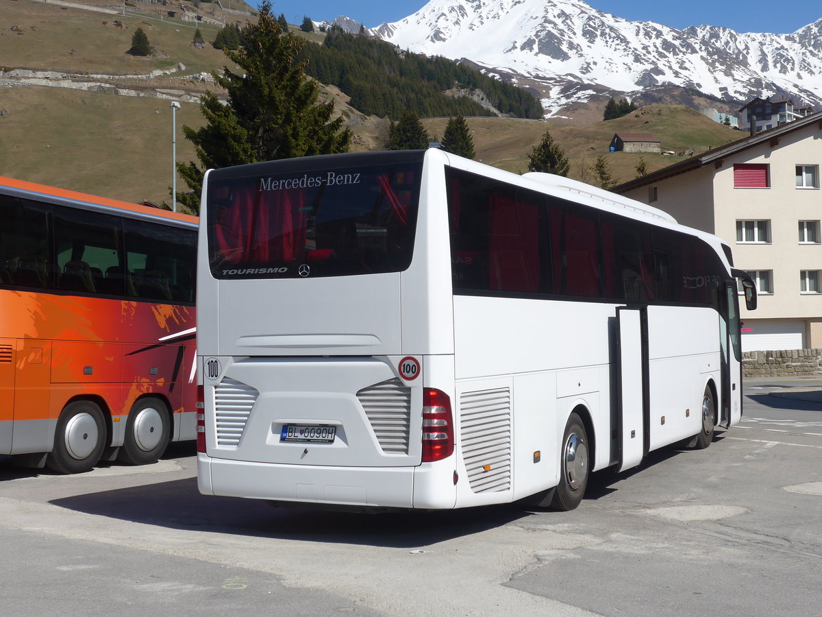 (179'603) - Aus der Slowakei: - ??? - BL-009OH - Mercedes am 14. April 2017 beim Bahnhof Andermatt