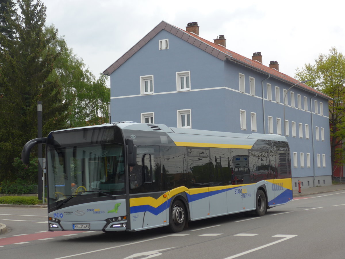 (179'661) - SWS Singen - KN-JS 489 - Solaris am 17. April 2017 beim Bahnhof Singen