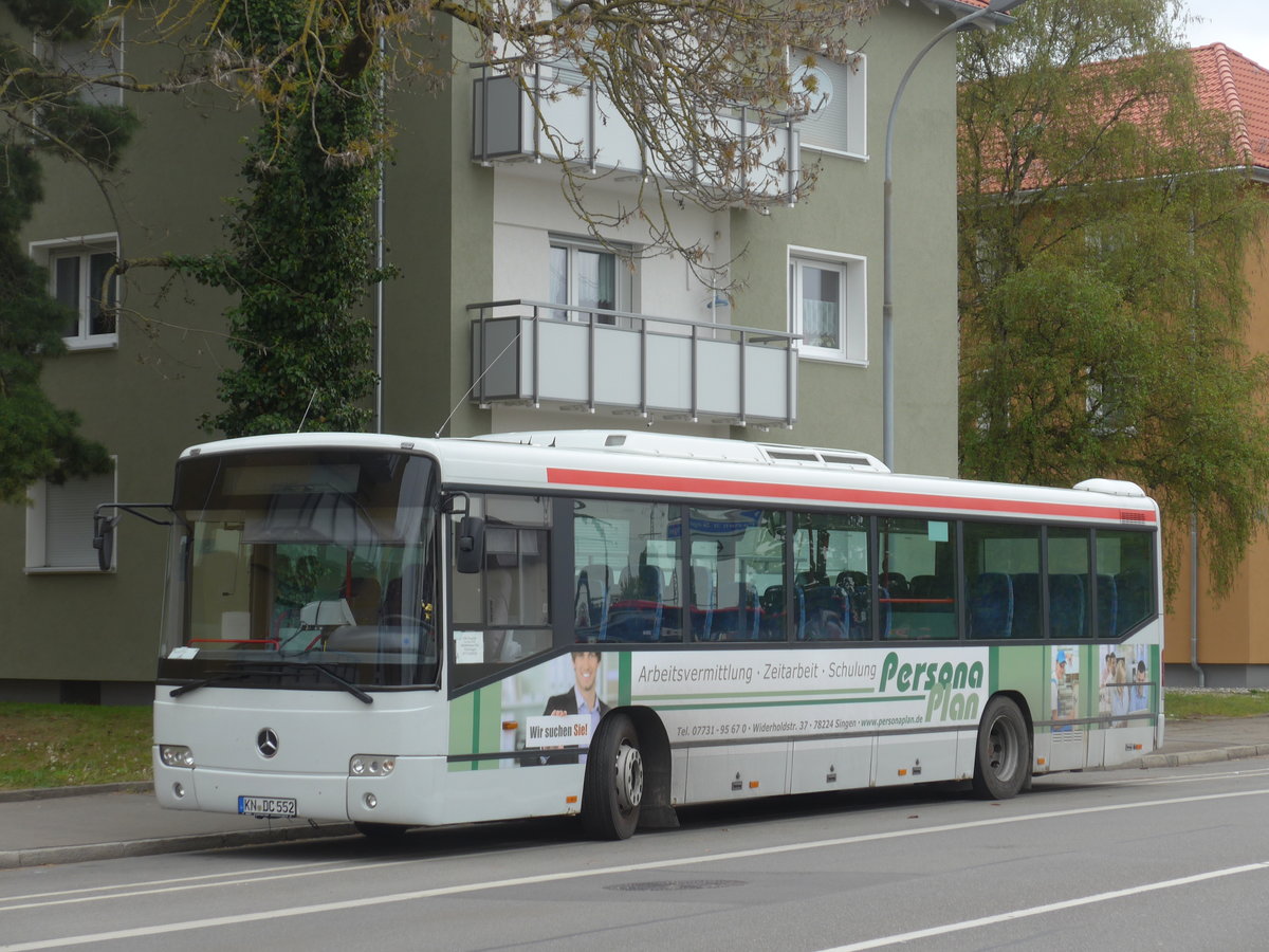 (179'662) - Wetzel, Singen - KN-DC 552 - Mercedes am 17. April 2017 beim Bahnhof Singen