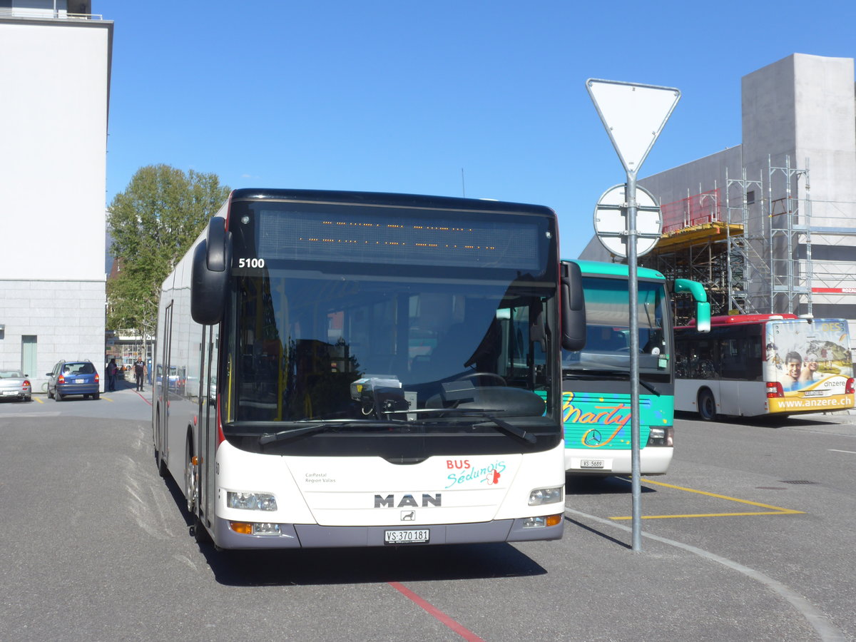 (179'889) - PostAuto Wallis - Nr. 60/VS 370'181 - MAN (ex Lathion, Sion Nr. 60) am 29. April 2017 beim Bahnhof Sierre