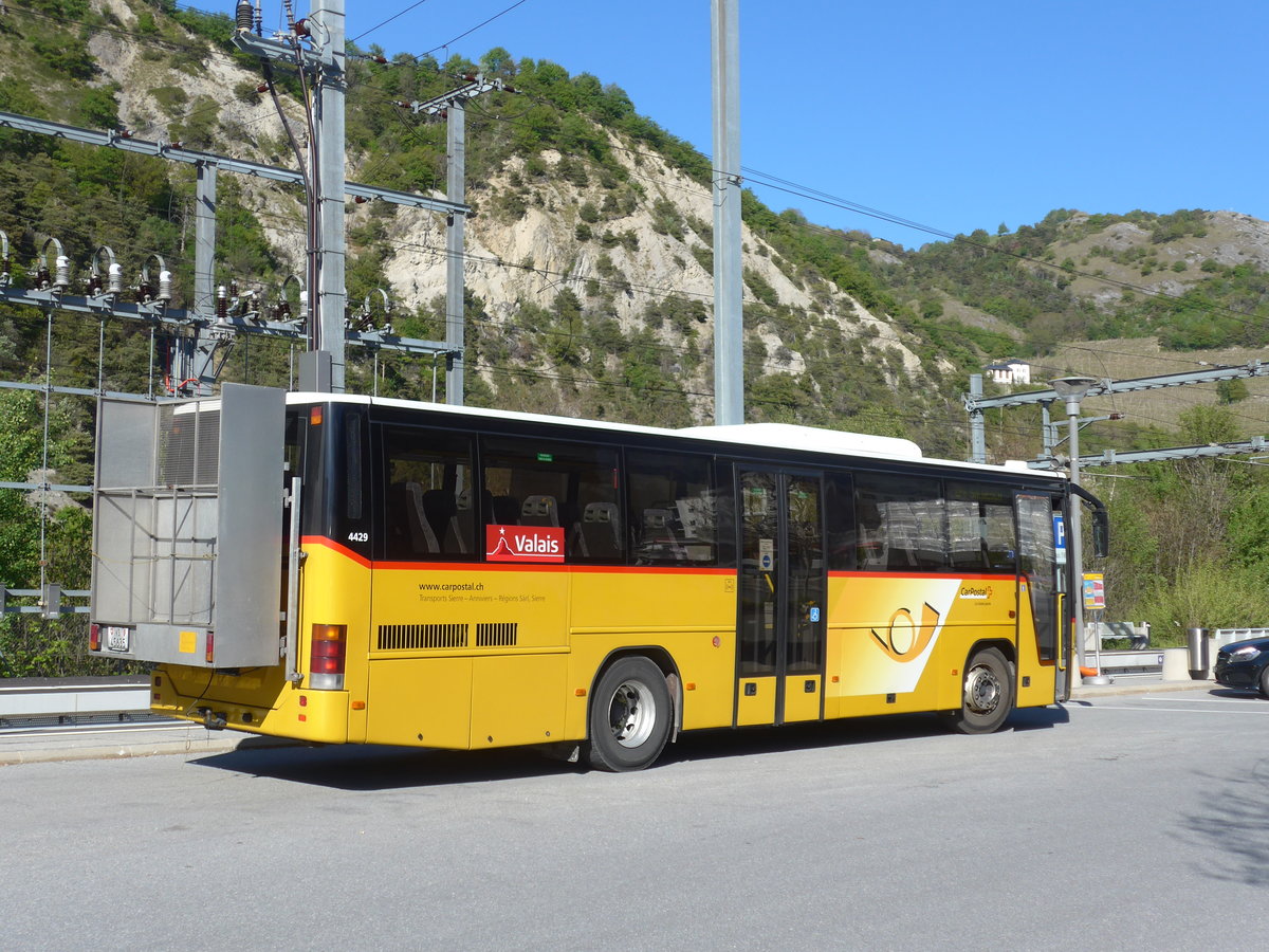 (179'908) - TSAR, Sierre - VS 45'635 - Volvo (ex Epiney, Ayer) am 29. April 2017 beim Bahnhof Leuk