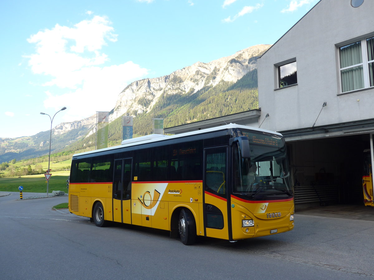 (180'437) - Mark, Andeer - GR 163'712 - Iveco am 22. Mai 2017 in Andeer, Garage