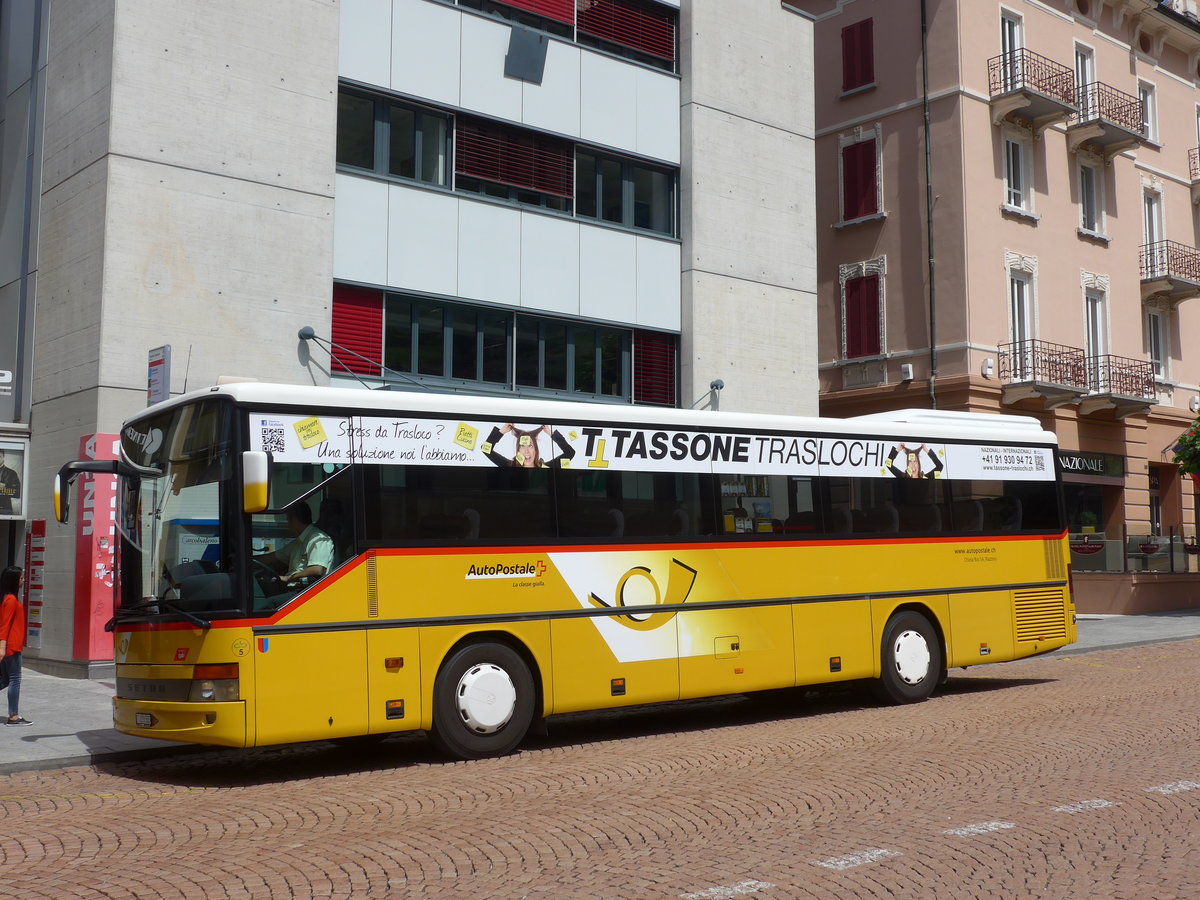 (180'538) - Chiesa, Riazzino - Nr. CB5/TI 233'555 - Setra (ex TI 5548) am 23. Mai 2017 beim Bahnhof Bellinzona