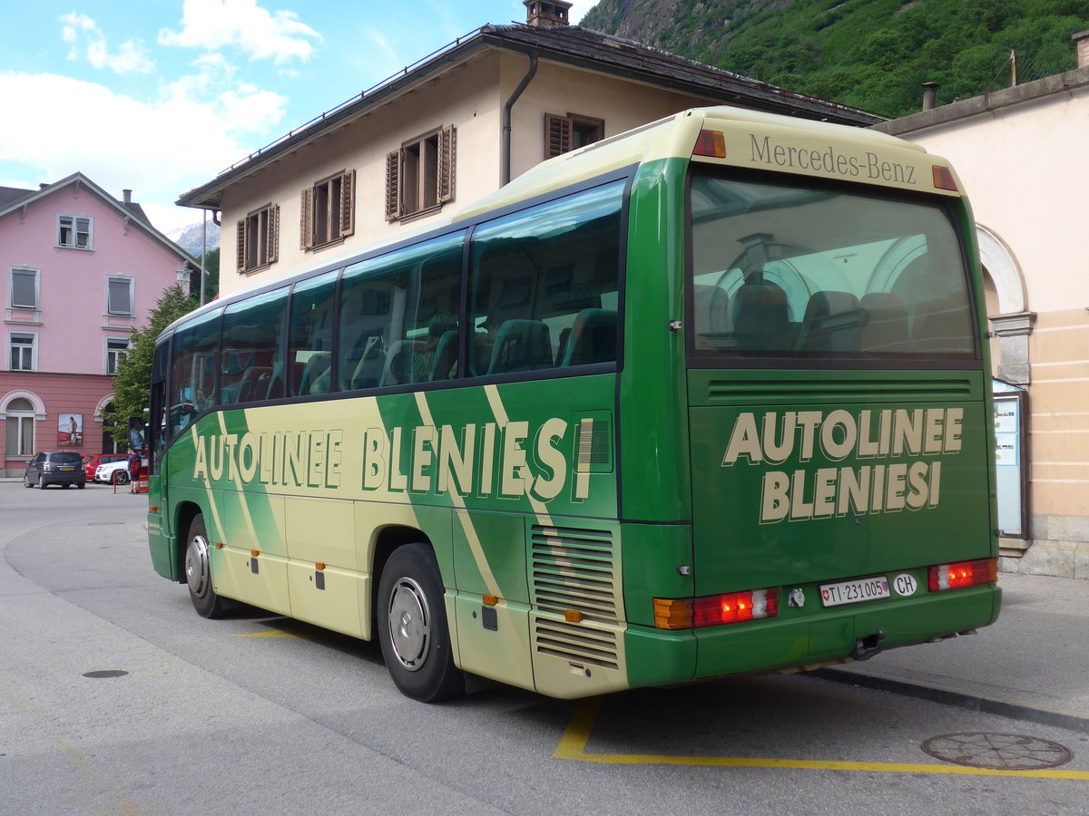 (180'632) - ABl Biasca - Nr. 5/TI 231'005 - Mercedes am 23. Mai 2017 beim Bahnhof Biasca