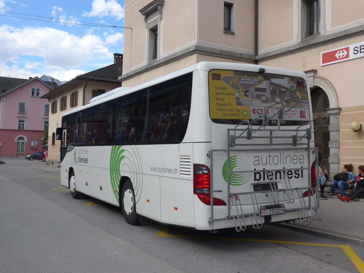 (180'633) - ABl Biasca - Nr. 21/TI 231'021 - Setra am 23. Mai 2017 beim Bahnhof Biasca