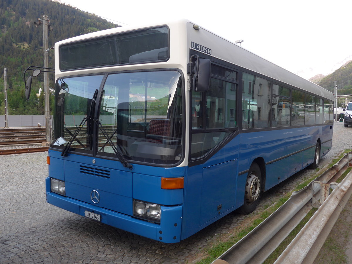 (180'670) - Meyer, Gschenen - UR 9345 - Mercedes (ex VBL Luzern Nr. 555; ex Gowa, Luzern Nr. 55) am 24. Mai 2017 beim Bahnhof Airolo