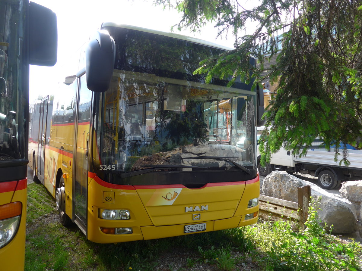 (180'764) - AVG Meiringen - Nr. 61/BE 422'461 - MAN/Gppel am 24. Mai 2017 in Interlaken, Postgarage 