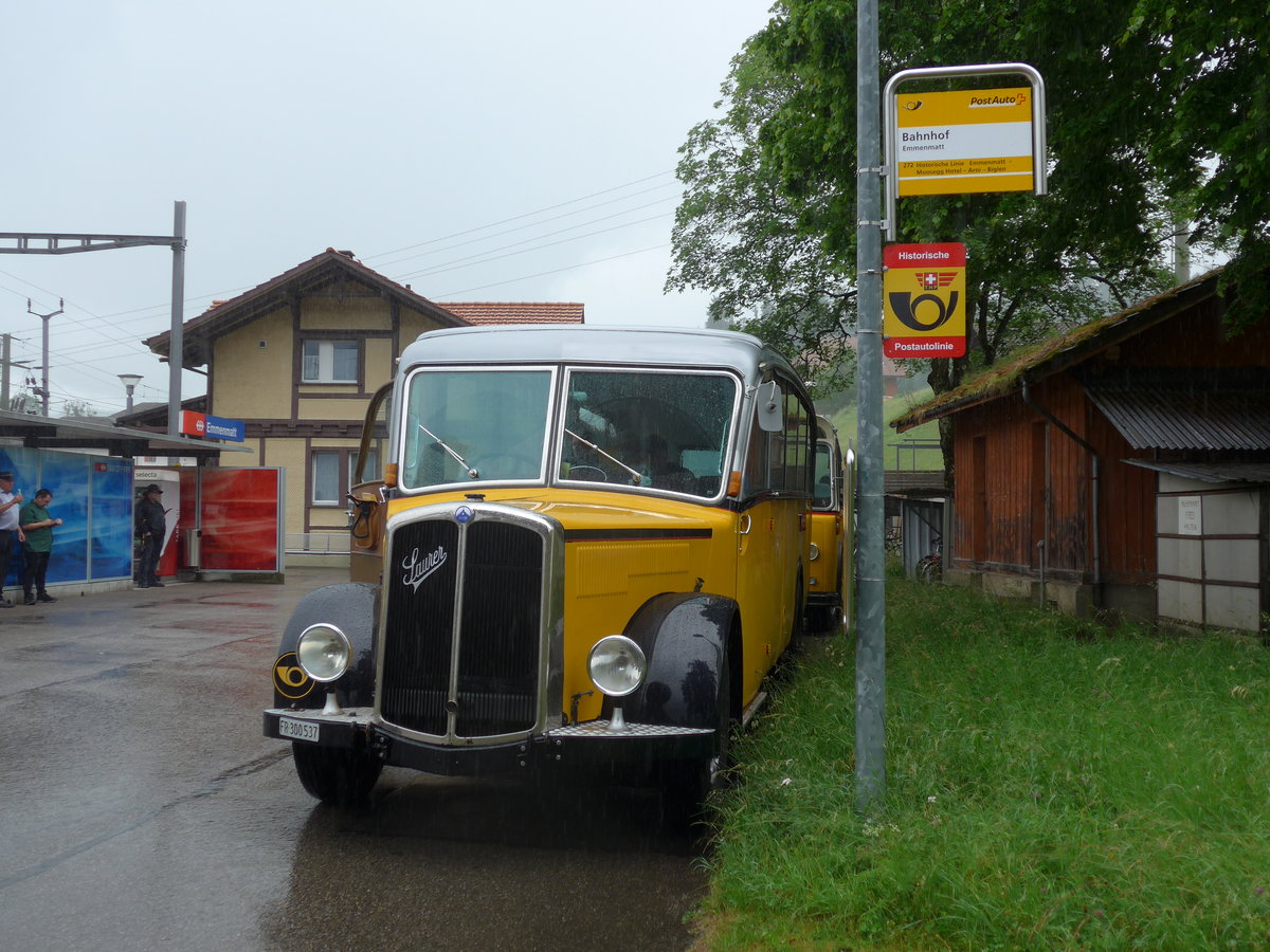 (180'927) - Schlapp, Cottens - FR 300'537 - Saurer/Saurer (ex SATEG, Lausanne; ex P 23'086) am 4. Juni 2017 beim Bahnhof Emmenmatt