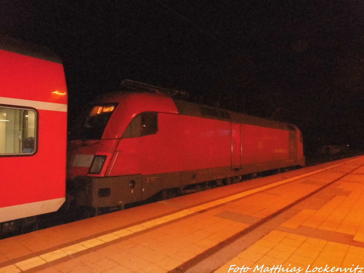 182 004 als RE1 mit ziel Frankfurt (Oder) im Bahnhof Magdeburg Hbf am 8.11.15