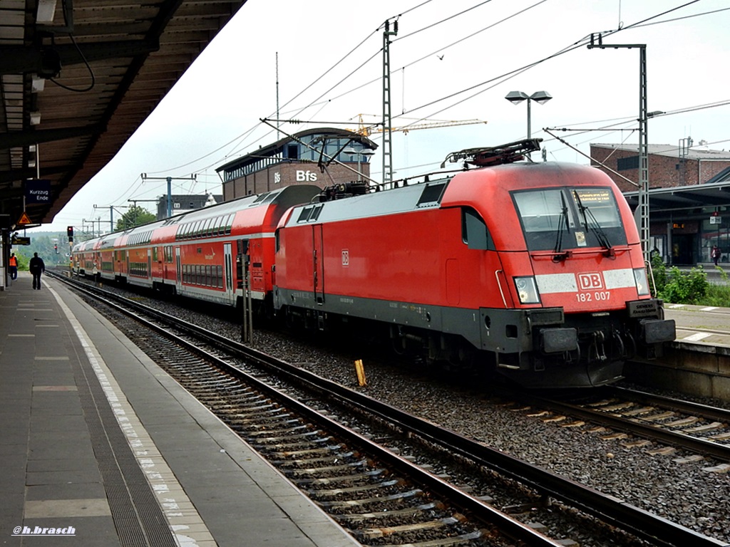 182 007 stand mit den RE1 von schwerin,im bahnhof hh-bergedorf,19.05.17