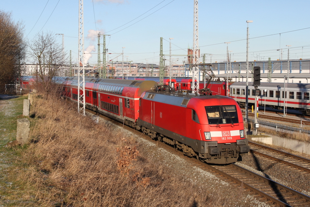 182 009 mit RE 4309(Hamburg-Rostock)bei der Einfahrt im Rostocker Hbf.06.01.2017