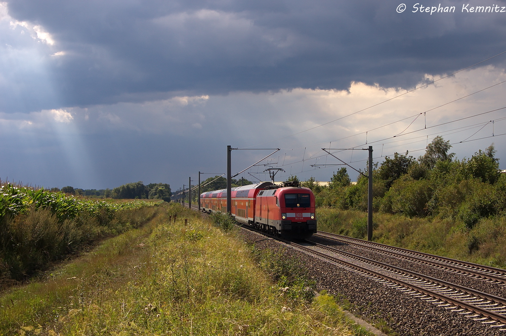 182 010 mit dem RE1 (RE 18123) von Magdeburg Hbf nach Cottbus in Brandenburg. 13.08.2013