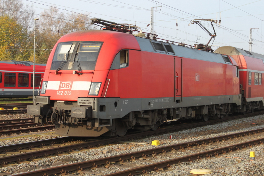 182 012 beim Rangieren im Rostocker Hbf.04.11.2017