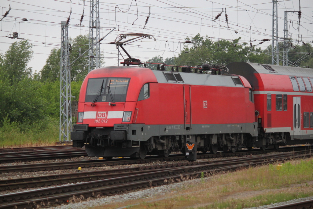 182 012 mit RE 4305(Hamburg-Rostock)bei der Einfahrt im Rostocker Hbf.24.06.2017