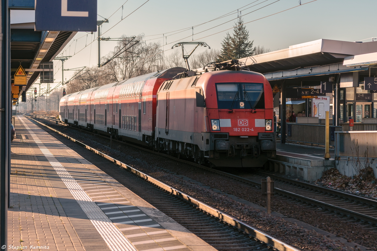 182 022-4 mit dem RE1 (RE 18185) von Brandenburg Hbf nach Frankfurt(Oder) im Brandenburger Hbf. 29.11.2016