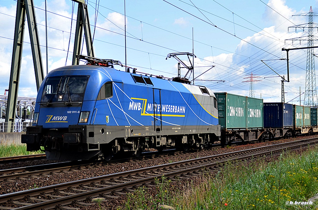 182 911-8 zog einen kastenzug durch hh-waltershof,15.07.15