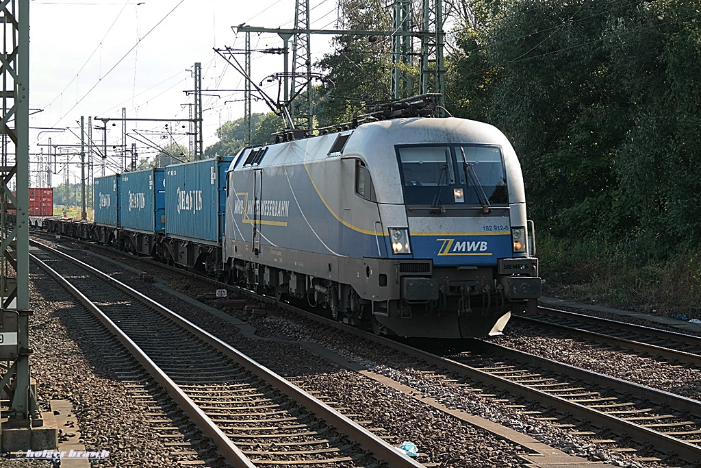 182 912-6 der MWB zog einen intermodal am 01.10.13 durch hh-harburg