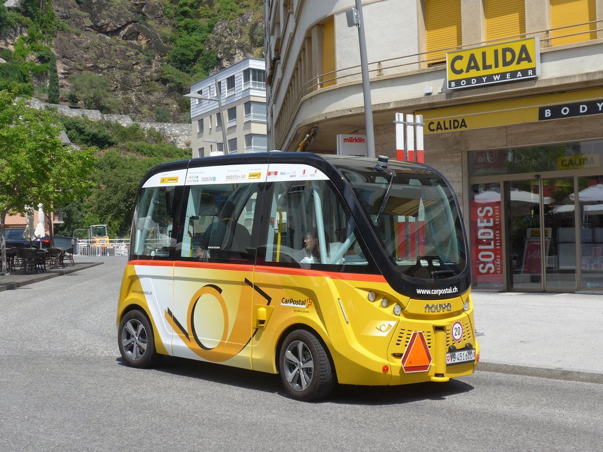 (182'206) - PostAuto Wallis - VS 451'600 - Navya am 23. Juli 2017 in Sion, Place du Midi