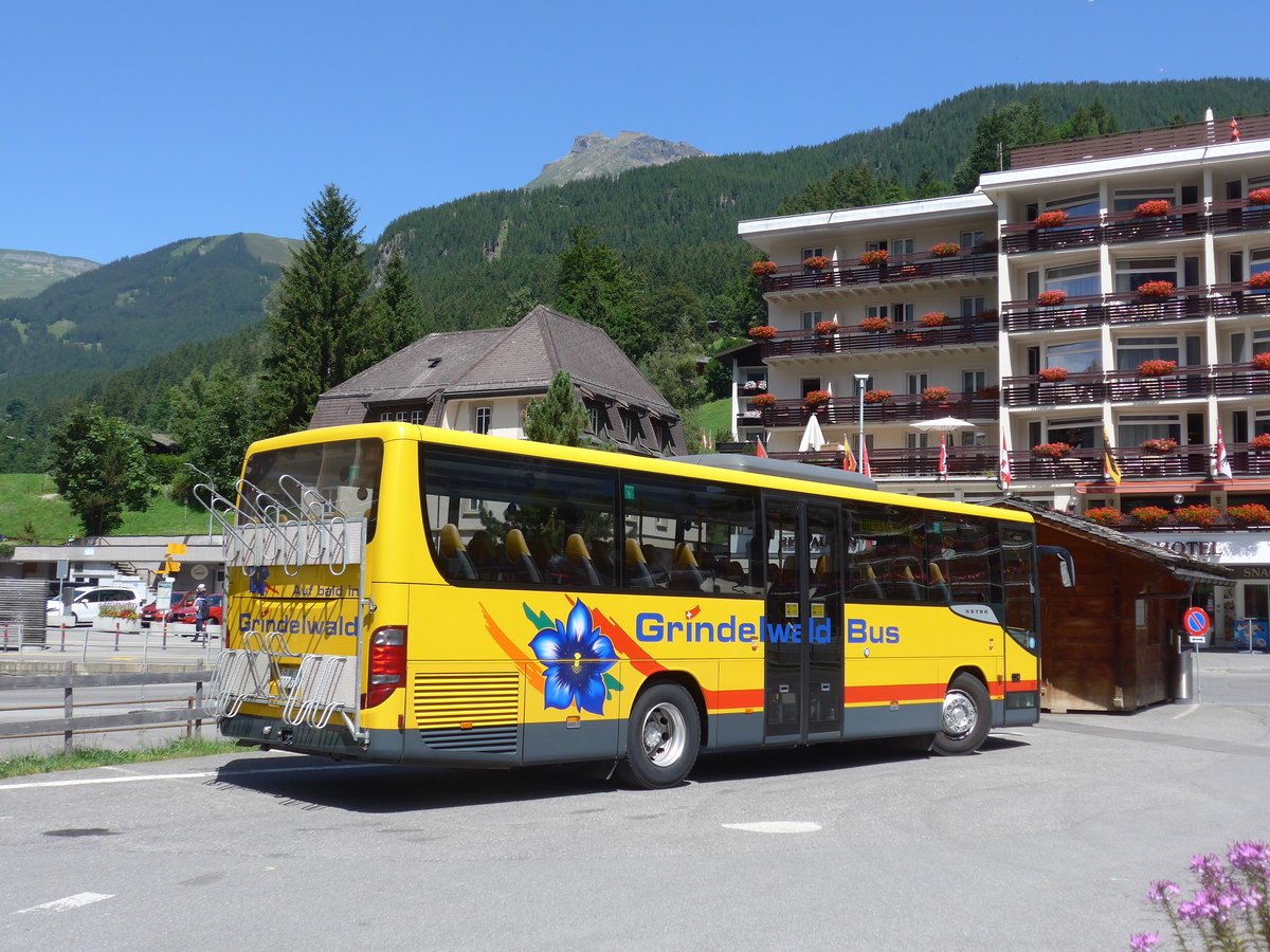 (182'355) - AVG Grindelwald - Nr. 21/BE 100'930 - Setra am 30. Juli 2017 beim Bahnhof Grindelwald