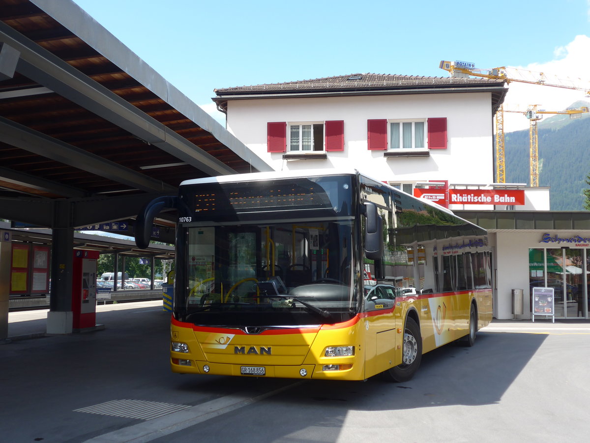 (182'779) - PostAuto Graubnden - GR 168'856 - MAN am 5. August 2017 beim Bahnhof Klosters