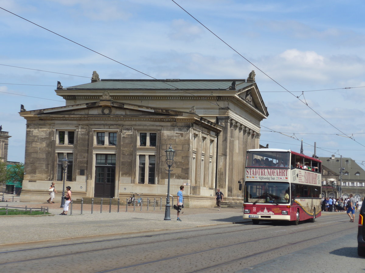 (182'893) - Stadtrundfahrt, Dresden - DD-SF 8014 - MAN (ex BVG Berlin Nr. 3835) am 8. August 2017 in Dresden, Sophienstrasse