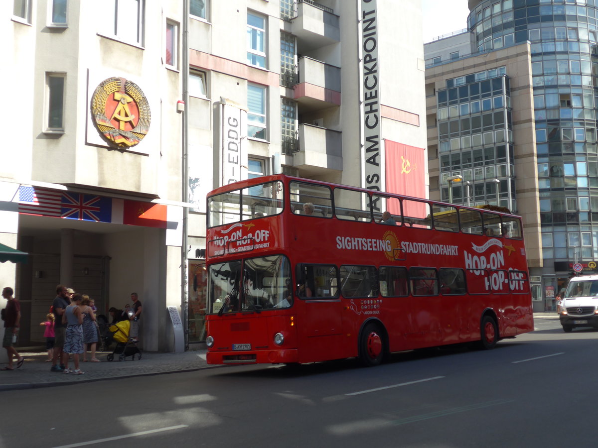 (183'200) - Sightseeing, Berlin - B-KM 1781 - MAN am 9. August 2017 in Berlin, Checkpoint Charlie