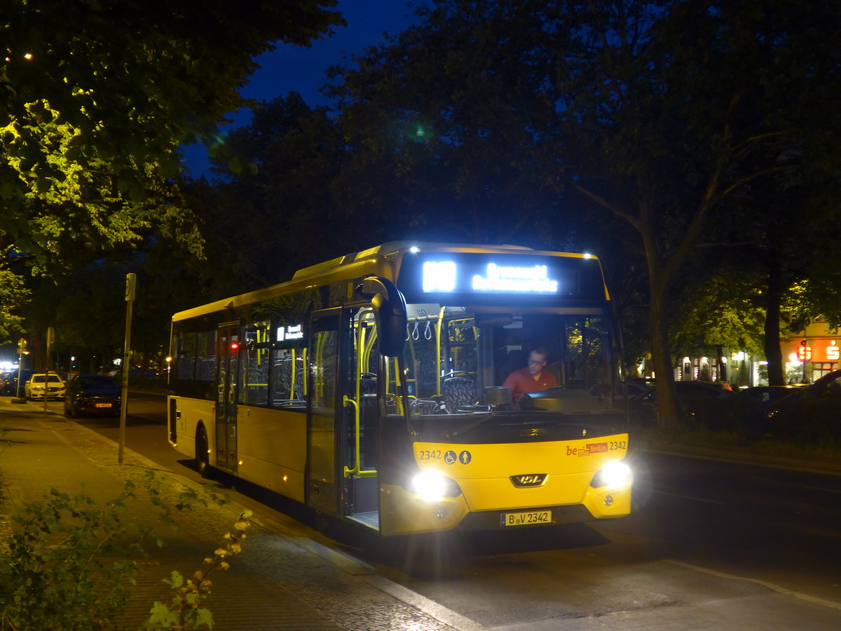 (183'252) - BVG Berlin - Nr. 2342/B-V 2342 - VDL am 9. August 2017 in Berlin, Mehringdamm