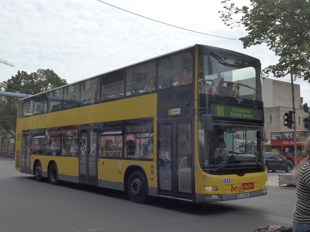 (183'301) - BVG Berlin - Nr. 3255/B-V 3255 - MAN am 10. August 2017 in Berlin, Brandenburger Tor