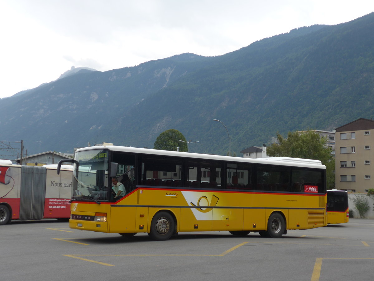 (184'018) - PostAuto Wallis - Nr. 32/VS 241'982 - Setra (ex Buchard, Leytron; ex PostAuto Wallis; ex Zimmermann, Visperterminen) am 24. August 2017 beim Bahnhof Martigny