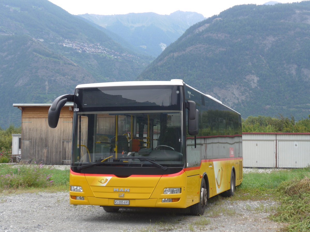 (184'048) - PostAuto Wallis - Nr. 9/VS 205'491 - MAN/Gppel (ex PostAuto Bern) am 24. August 2017 in Leytron, Garage Buchard