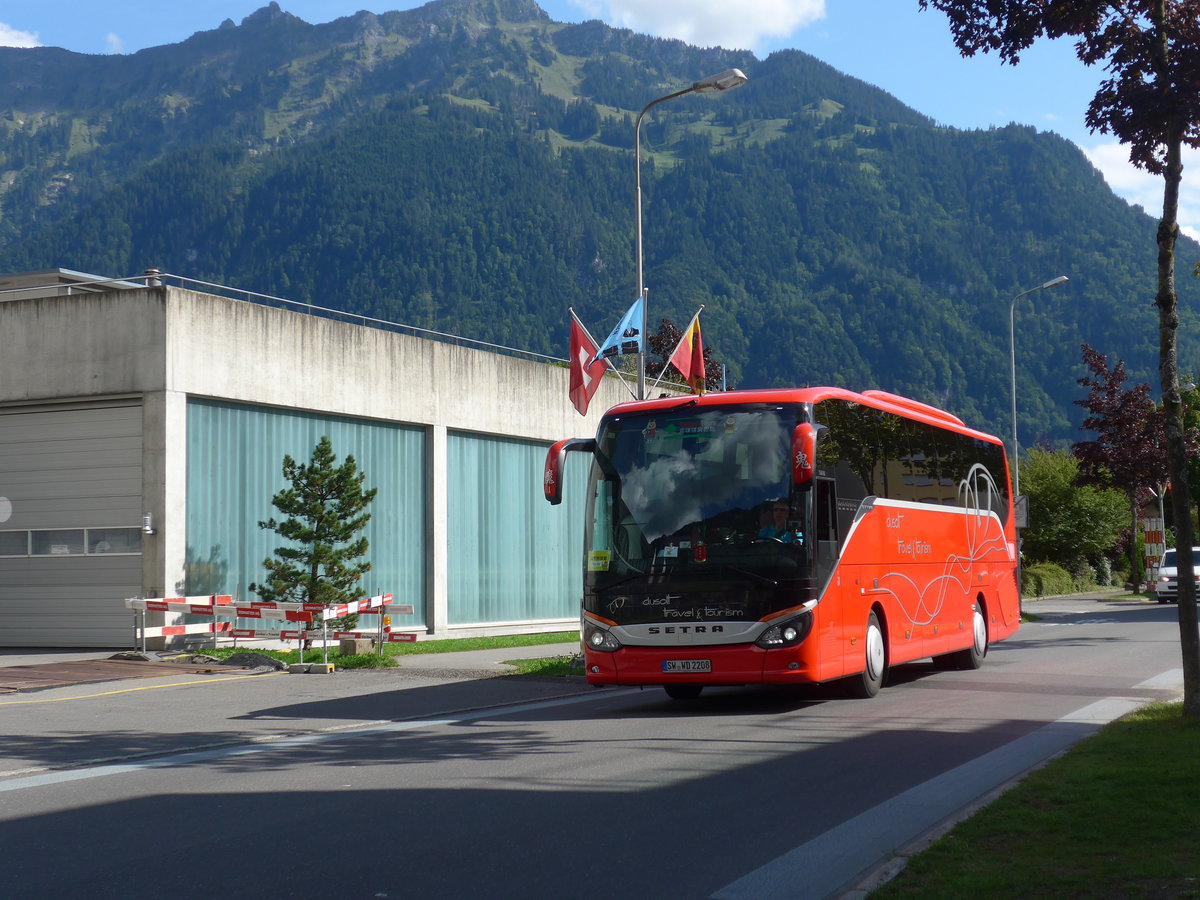 (184'621) - Aus Deutschland: Dusolt, Bergrheinfeld - SW-WD 2008 - Setra am 3. September 2017 beim Bahnhof Interlaken Ost