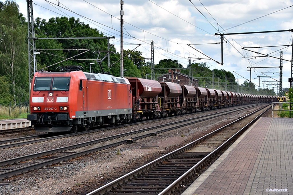 185 007-2 zog einen langen schotterzug durch niederndodeleben,22.06.16