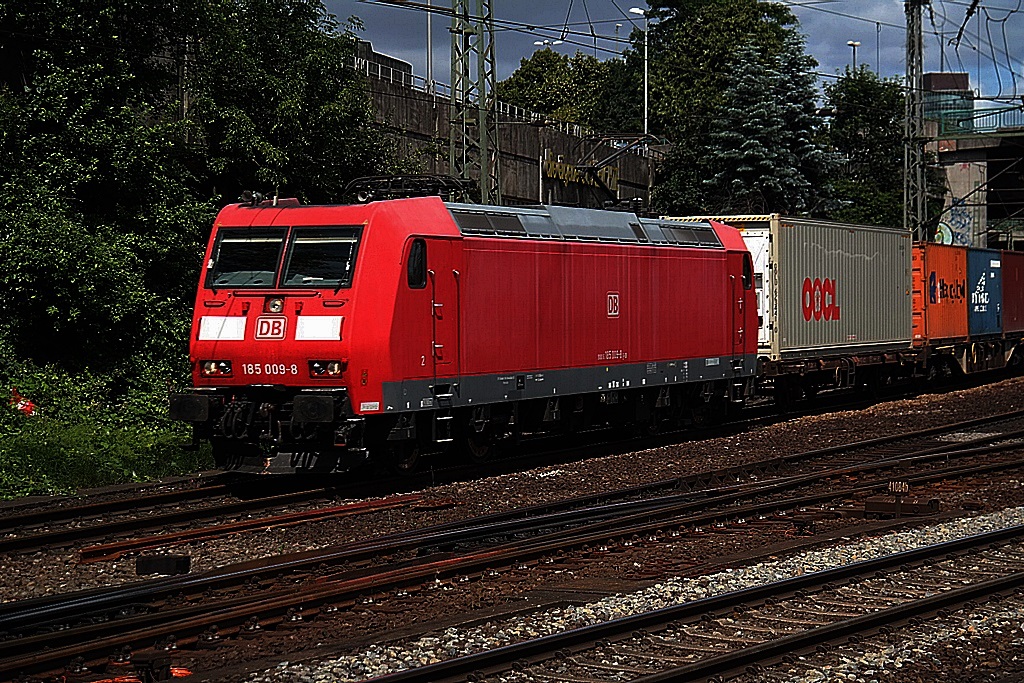 185 009-8 ist mit einen intermodal am 20.06.14 durch hh-harburg gefahren