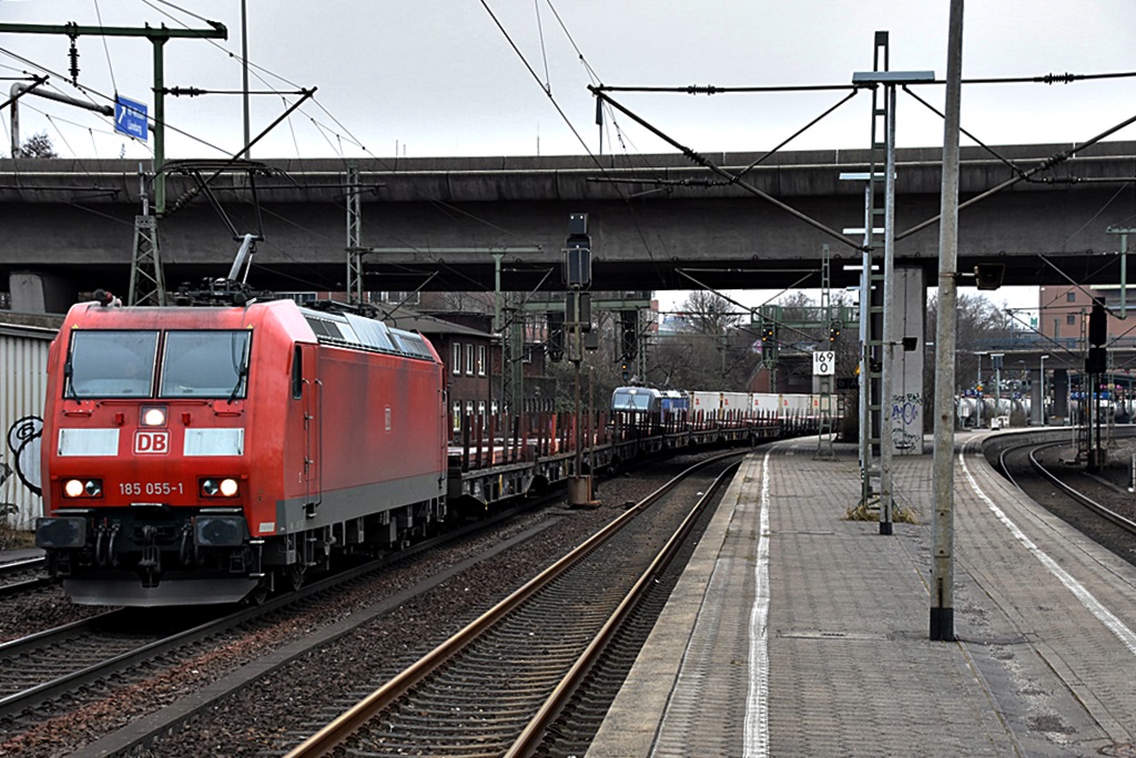 185 055-1 ist mit einen mischer durch hh-harburg gefahren,18.03.16