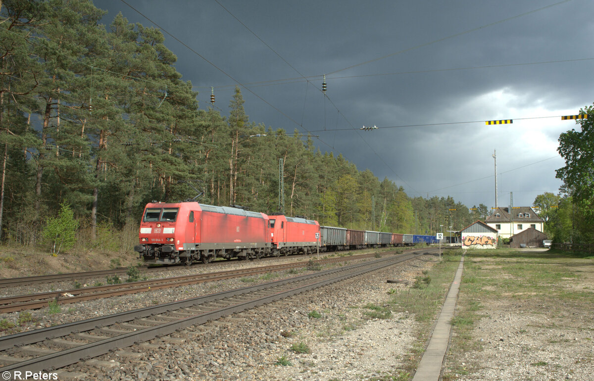 185 064-3 + 185 372 mit Ea Wagenzug in Ochenbruck. 18.04.24