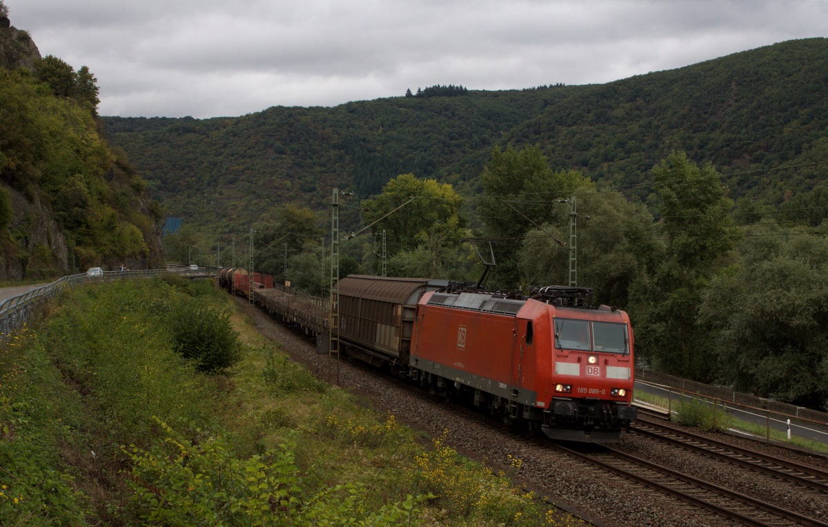 185 089 mit Gterzug am 14.10.13 in Bacharach