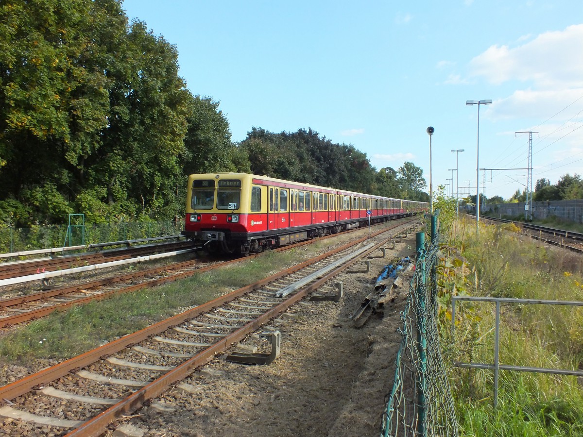 185 158 fhrt am 2.10.13 am Ende eines Vollzuges der Wuhlheide entgegen.
S3 -> Erkner