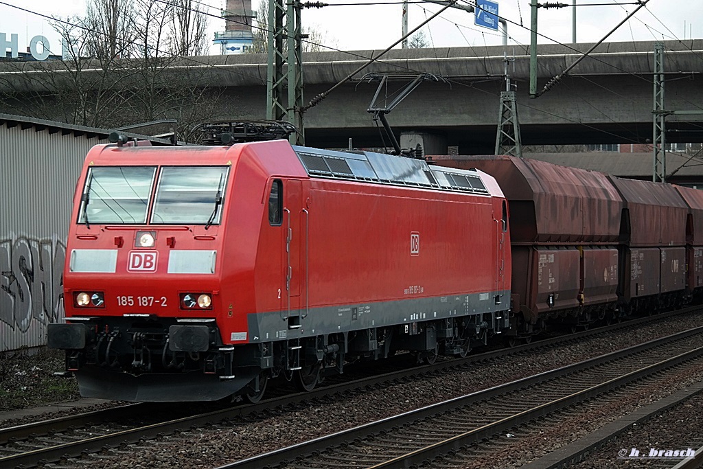 185 187-2 ist mit einen ganzzug am 24.03.14 durch hh-harburg gefahren