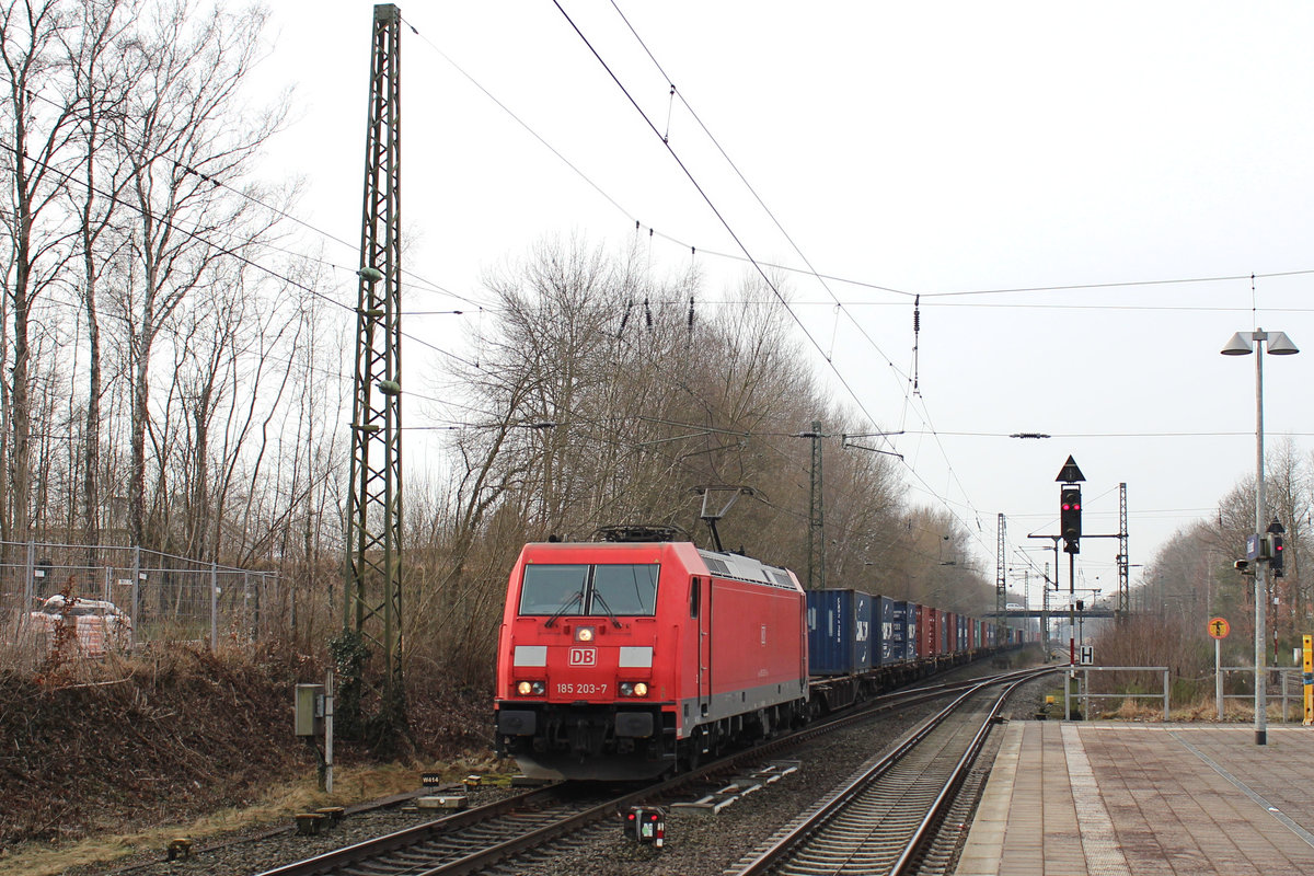 185 203-7 mit Seekisten für den Hamburger Hafen. Tostedt den 25.02.2017