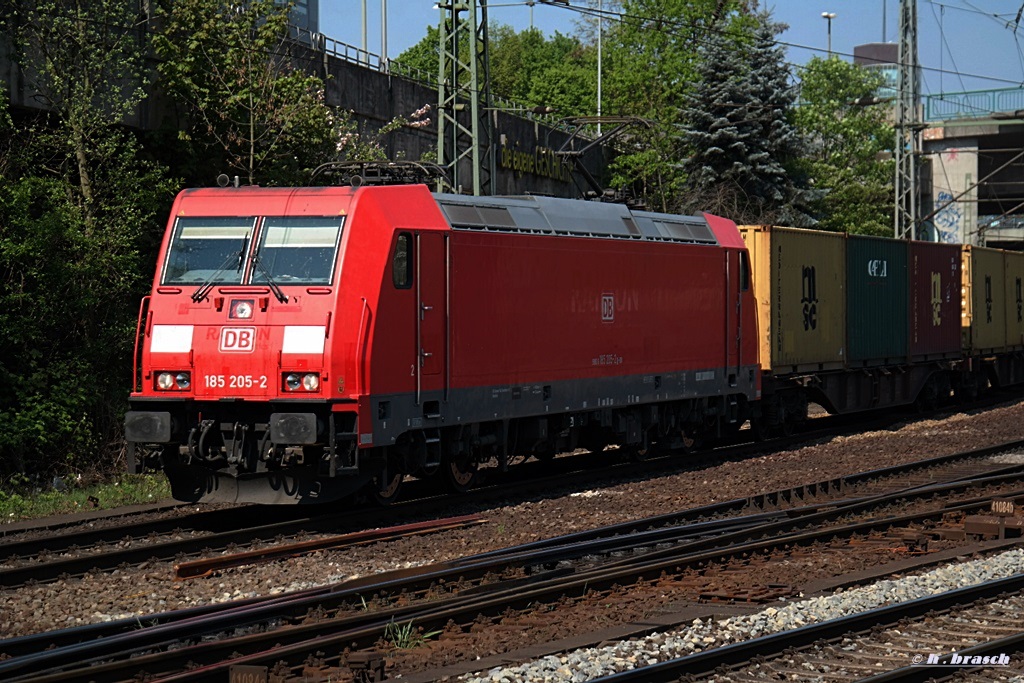 185 205-2 zog einen containerzug durch hh-harburg,datum 25.04.14