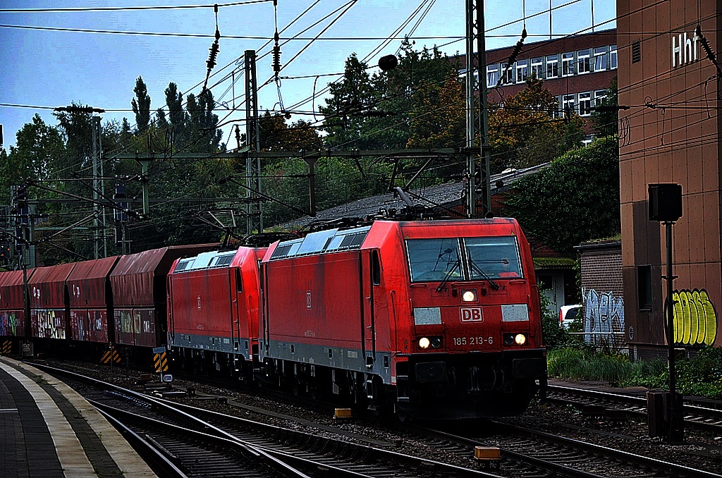 185 213-6 zog mit einer schwesterlok einen kohlezug durch hh-harburg,datum 30.09.14