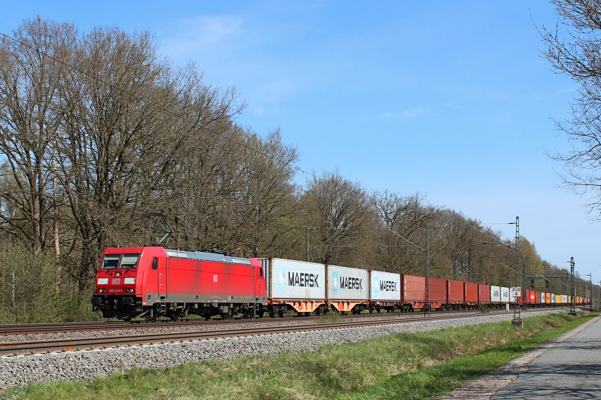 185 243-3 mit Seekisten am Haken. Tostedt - Dreihausen, 22.04.2023.