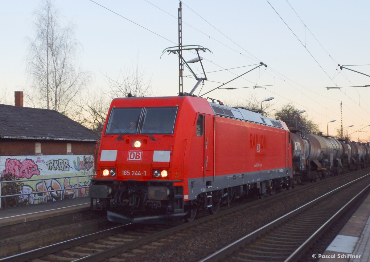 185 244 mit einem Mischer aus Dresden-Friedrichstadt auf dem Weg nach Leipzig in Dresden-Stetzsch, 30.12.2013.