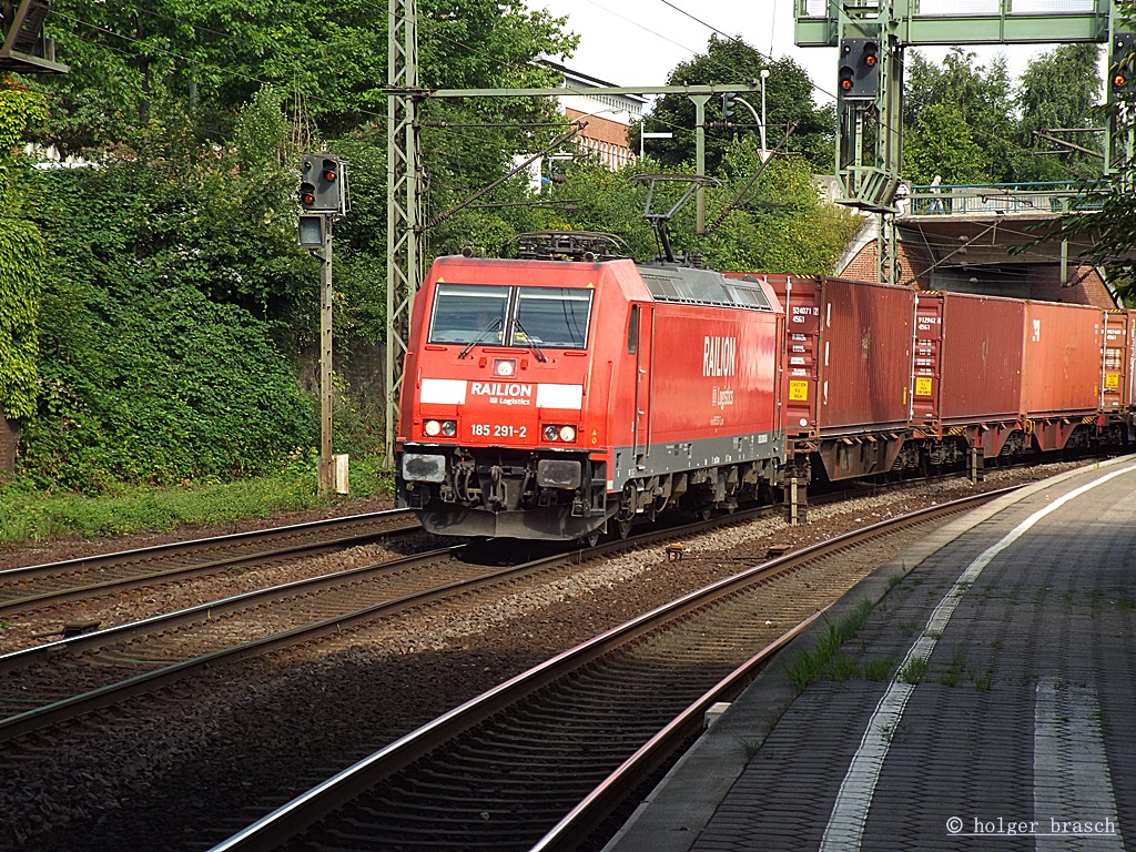 185 291-2 fuhr am 20.08.13 mit einen intermodal durch hh-harburg