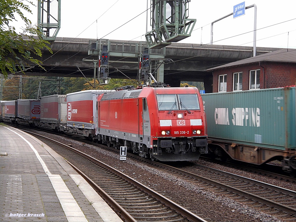 185 336-2 zog einen intermodal am 06.10.13 durch hh-harburg