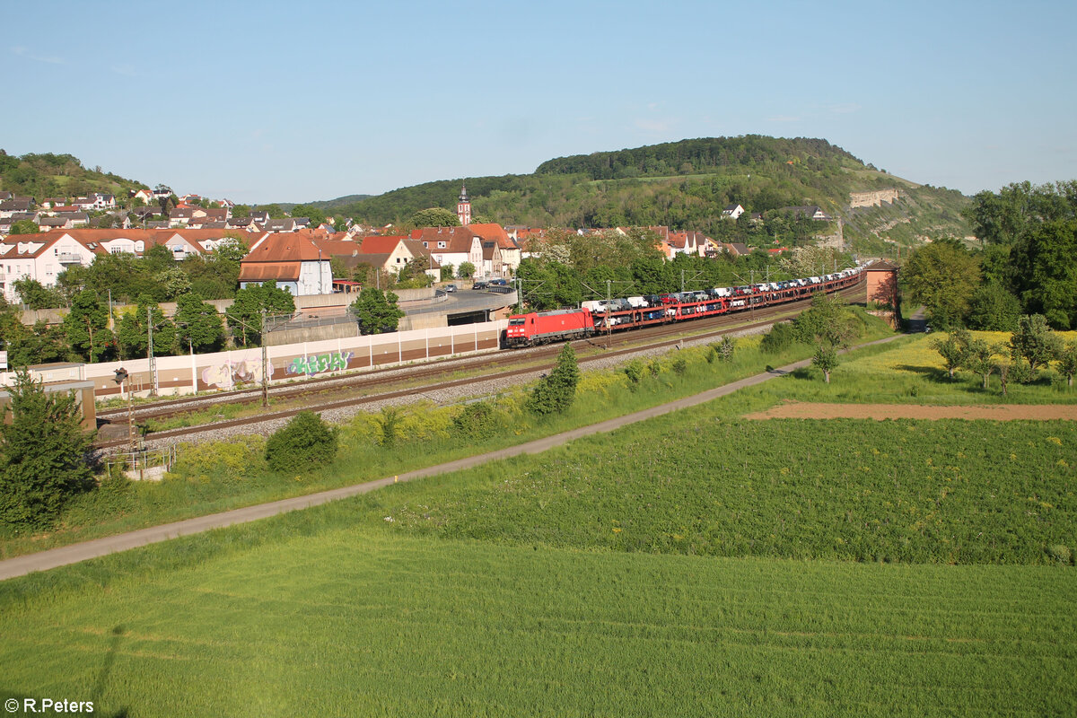 185 346-4 zieht mit einem Autotransportzug durch Retzbach-Zellingen. 11.05.24